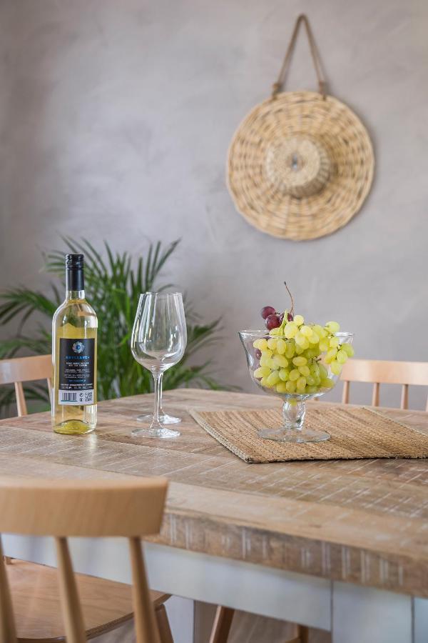 Diana Suites Τραπεζάκι Εξωτερικό φωτογραφία